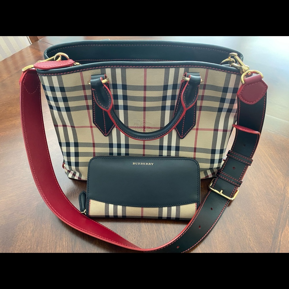 Burberry purse and matching wallet, authentic